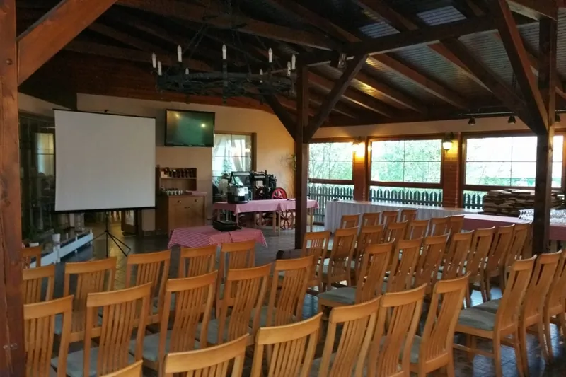 Bowling bar s příjemnou atmosférou pro večírky a oslavy